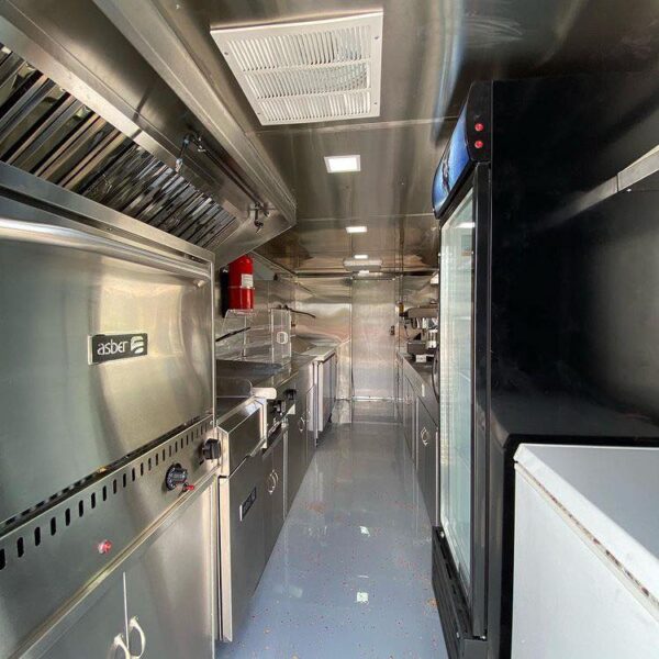 Well-Maintained P30 Step Van Food Truck with Brand New Interior - Image 3