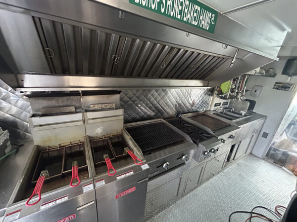 2008 Freightliner MT-55 Food Truck - Image 3