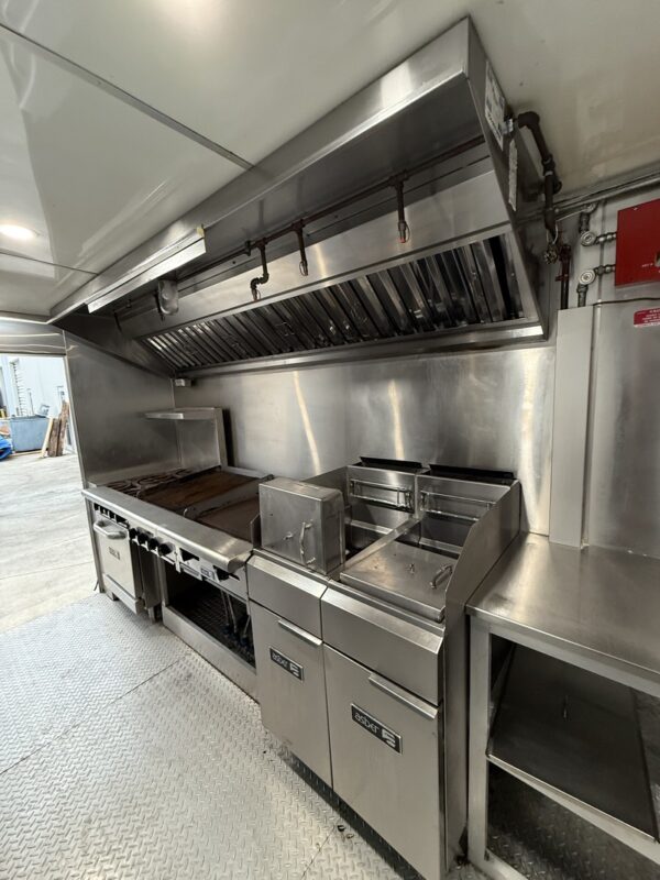 2021 20' Food Trailer For Sale - Image 2