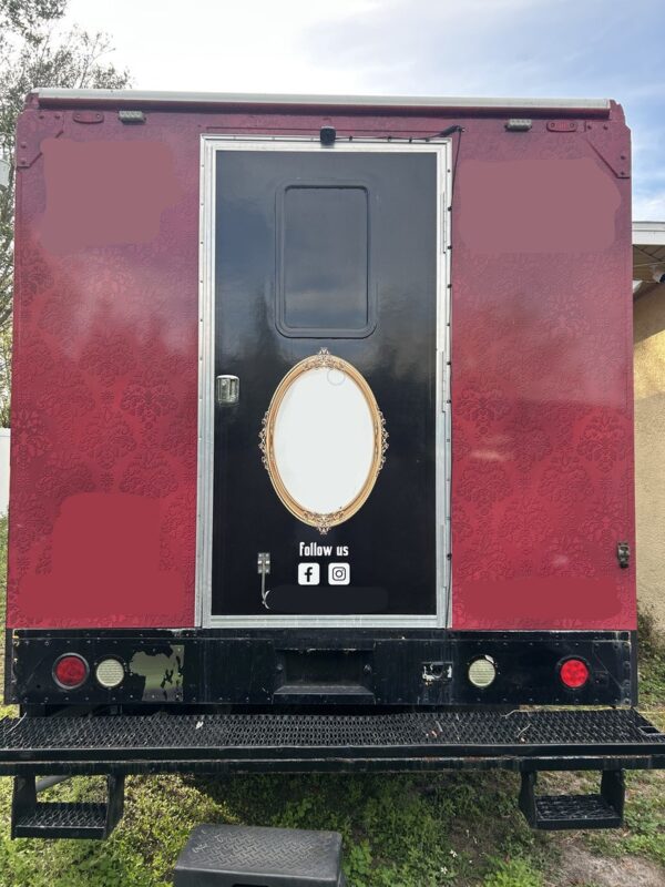 2008 Freightliner MT-55 Food Truck - Image 10