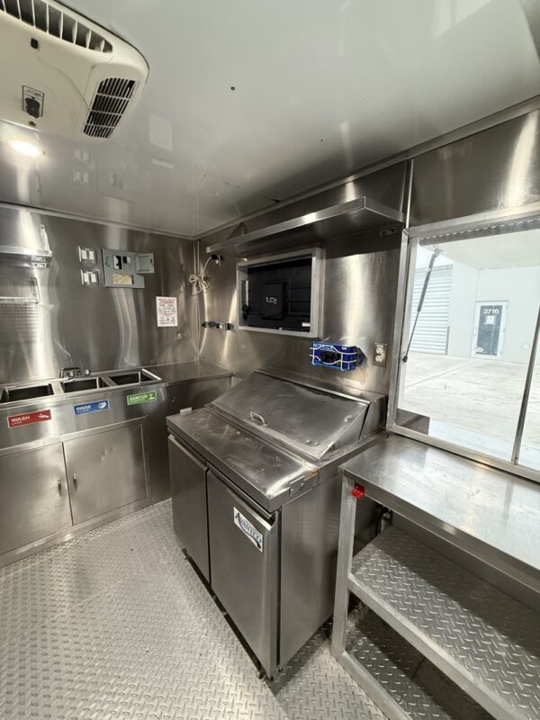 2021 20' Food Trailer For Sale - Image 6