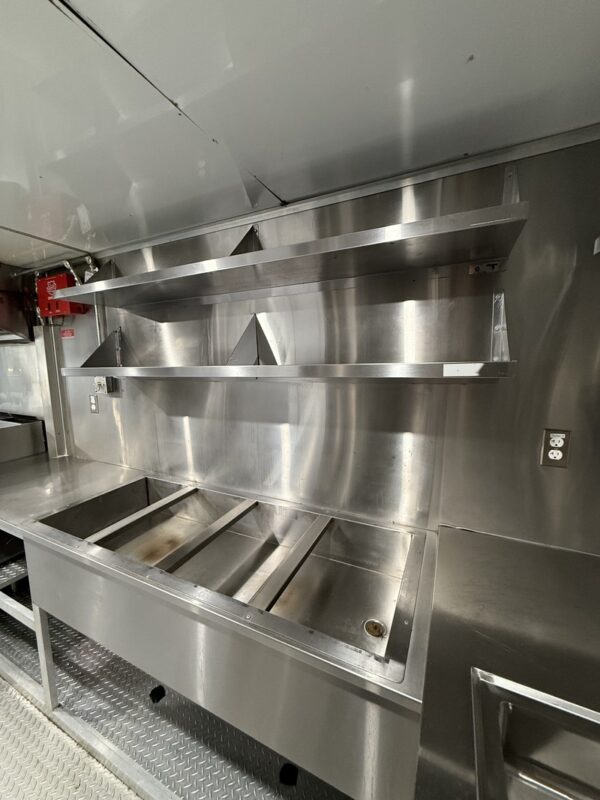 2021 20' Food Trailer For Sale - Image 10