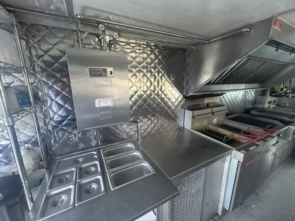 2008 Freightliner MT-55 Food Truck - Image 14