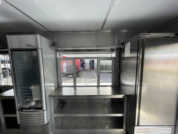 Tacos A & E Food Trailer - Image 4