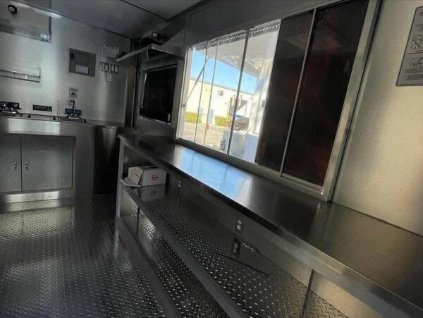 Tacos A & E Food Trailer - Image 2